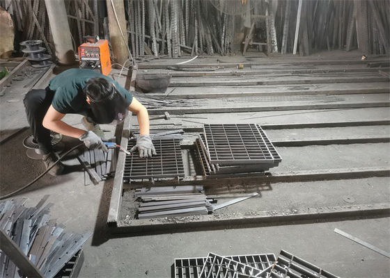 গাড়ী ওয়াশ প্ল্যাটফর্ম ইস্পাত গ্রেটিং প্লেট 50x4 মিমি জারা প্রতিরোধের