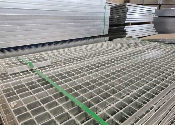 ISO9001 সিলভার কালার স্টিল ড্রাইভওয়ে রোড ফ্লাইওভারের জন্য গ্রেটিং প্রদান করে